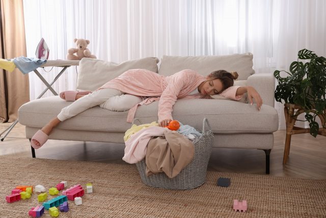 Jeunes parents : comment gérer la fatigue des premières semaines ?