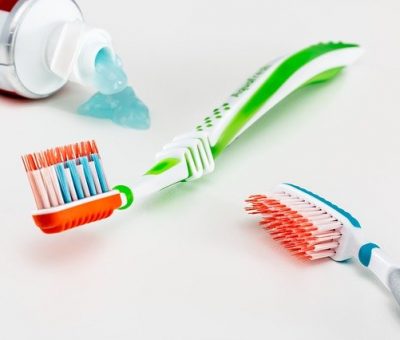 Brosser les dents prévient-il les caries ?