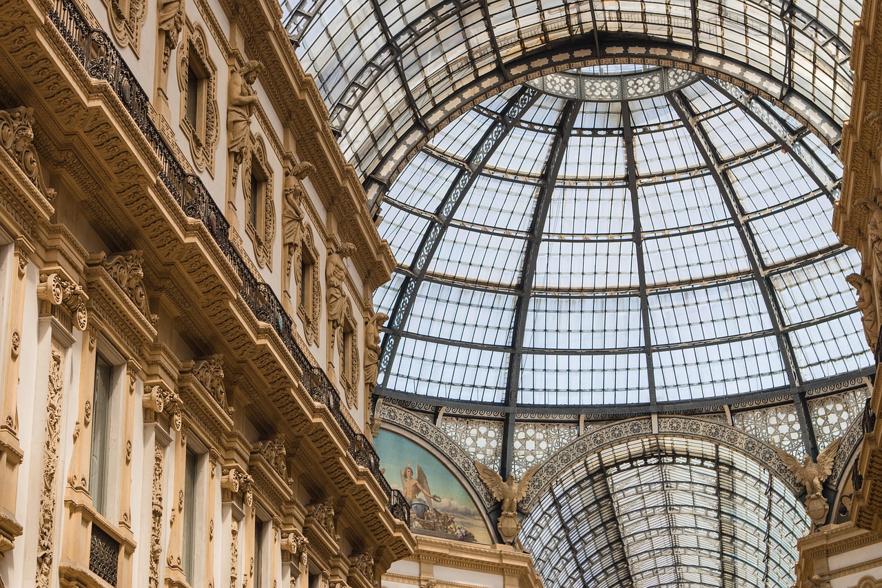 découvrez l'histoire à travers des boutiques emblématiques : plongez dans une expérience de shopping unique où le passé rencontre le présent, entre patrimoine et découvertes.