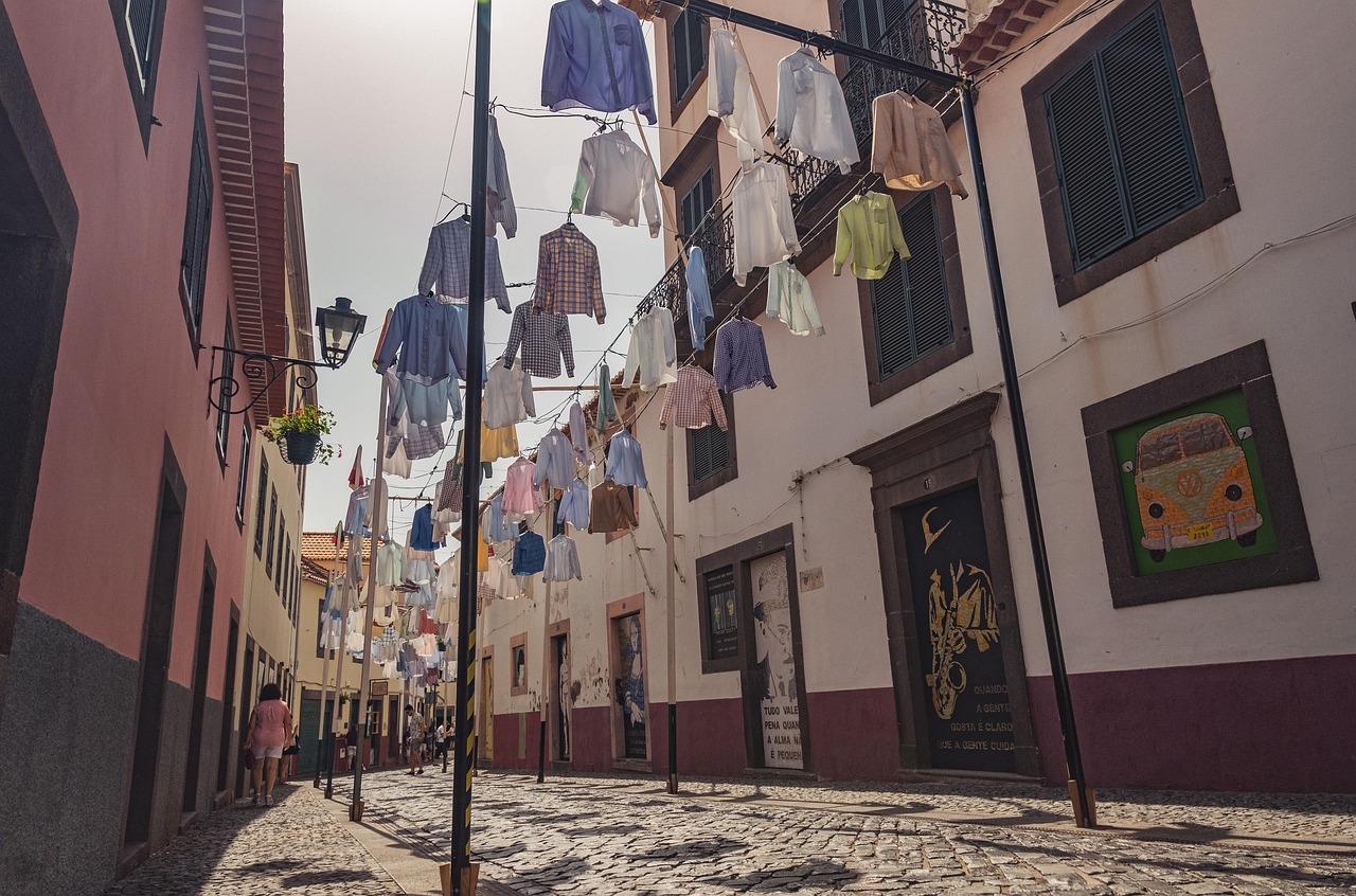 découvrez le shopping historique : explorez des boutiques authentiques, des marchés d’époque et des lieux emblématiques pour une expérience d’achat unique au cœur de l’histoire.