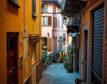 découvrez le shopping historique : explorez des boutiques anciennes, trouvez des articles uniques et plongez dans l’histoire tout en faisant vos achats dans des lieux emblématiques.