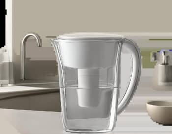 Illustration d’une carafe filtrante premium dans une cuisine moderne, mettant en avant l’élégance, la praticité et l’usage quotidien. L’image évoque le choix entre plusieurs formats et matériaux sans surcharge visuelle.